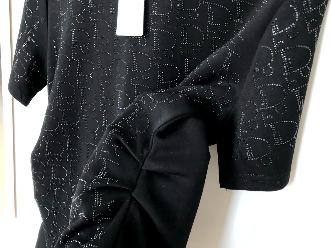 Billede 1 - Bluse med pyntesten, L