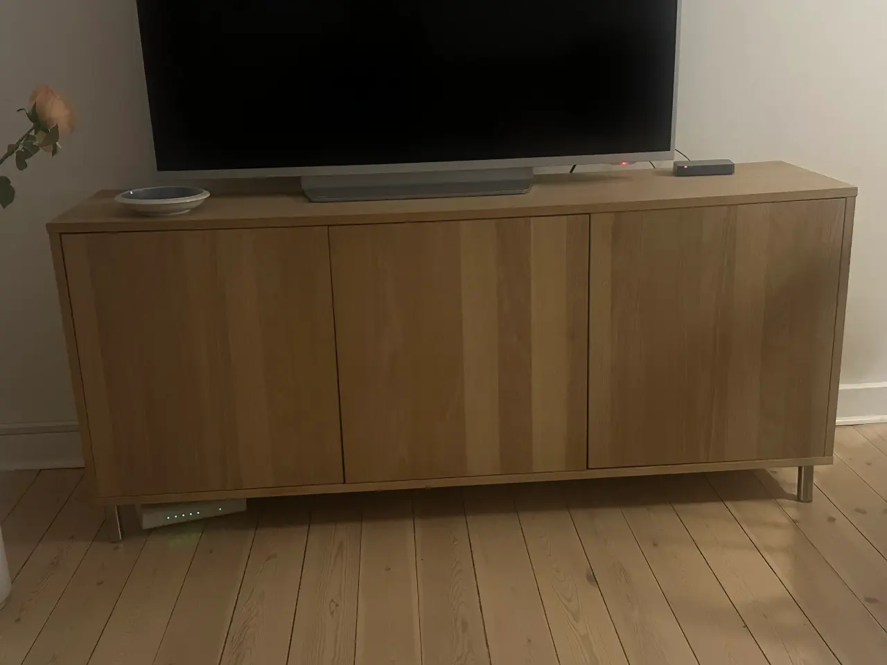 Billede 1 - Tora skænk står som ny