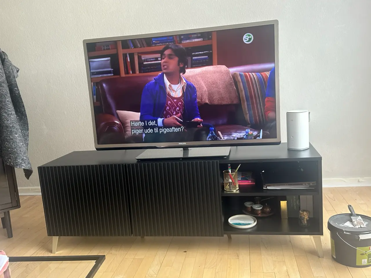 Billede 1 - TV-bord sælgss