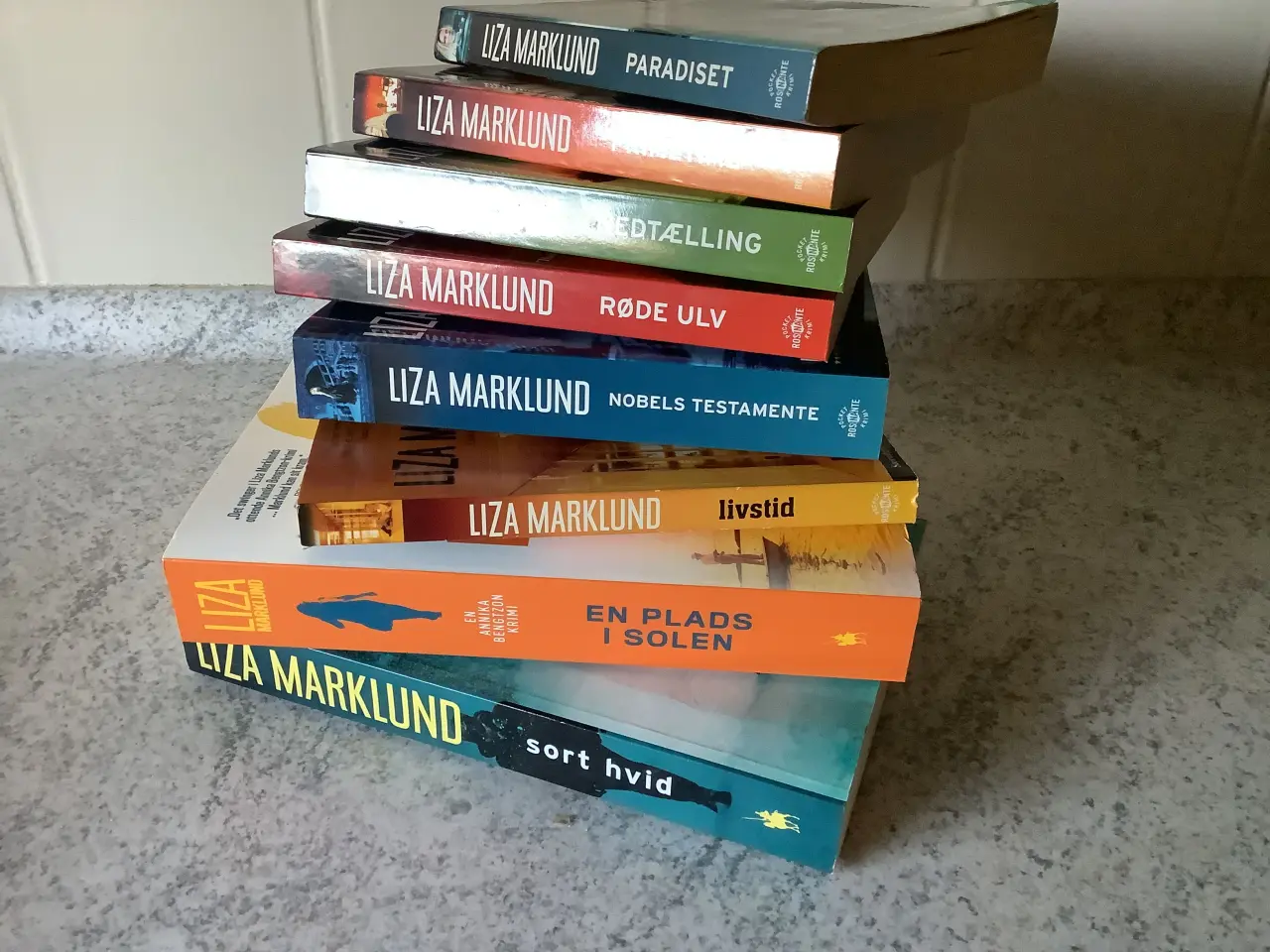 Billede 1 - Liza Marklund hel serie om Journalisten Annika