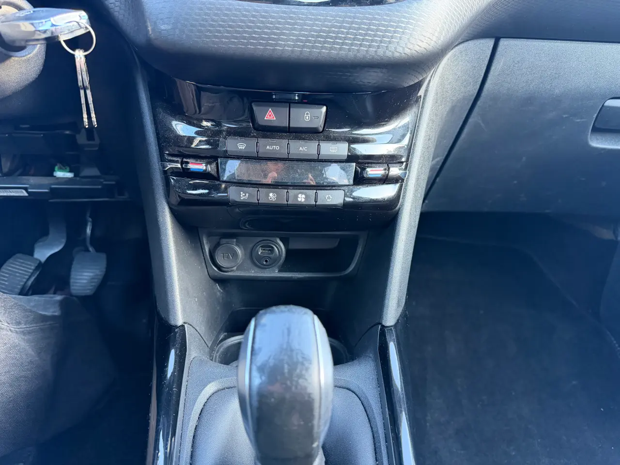 Billede 8 - Salg af Peugeot 2008 bil