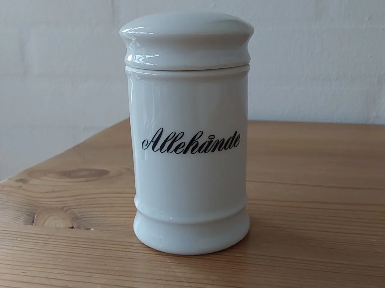 Billede 1 - Krydderikrukke Allehånde med låg i porcelæn