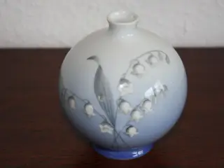 Vase m. liljekonval fra Bing og Grøndahl