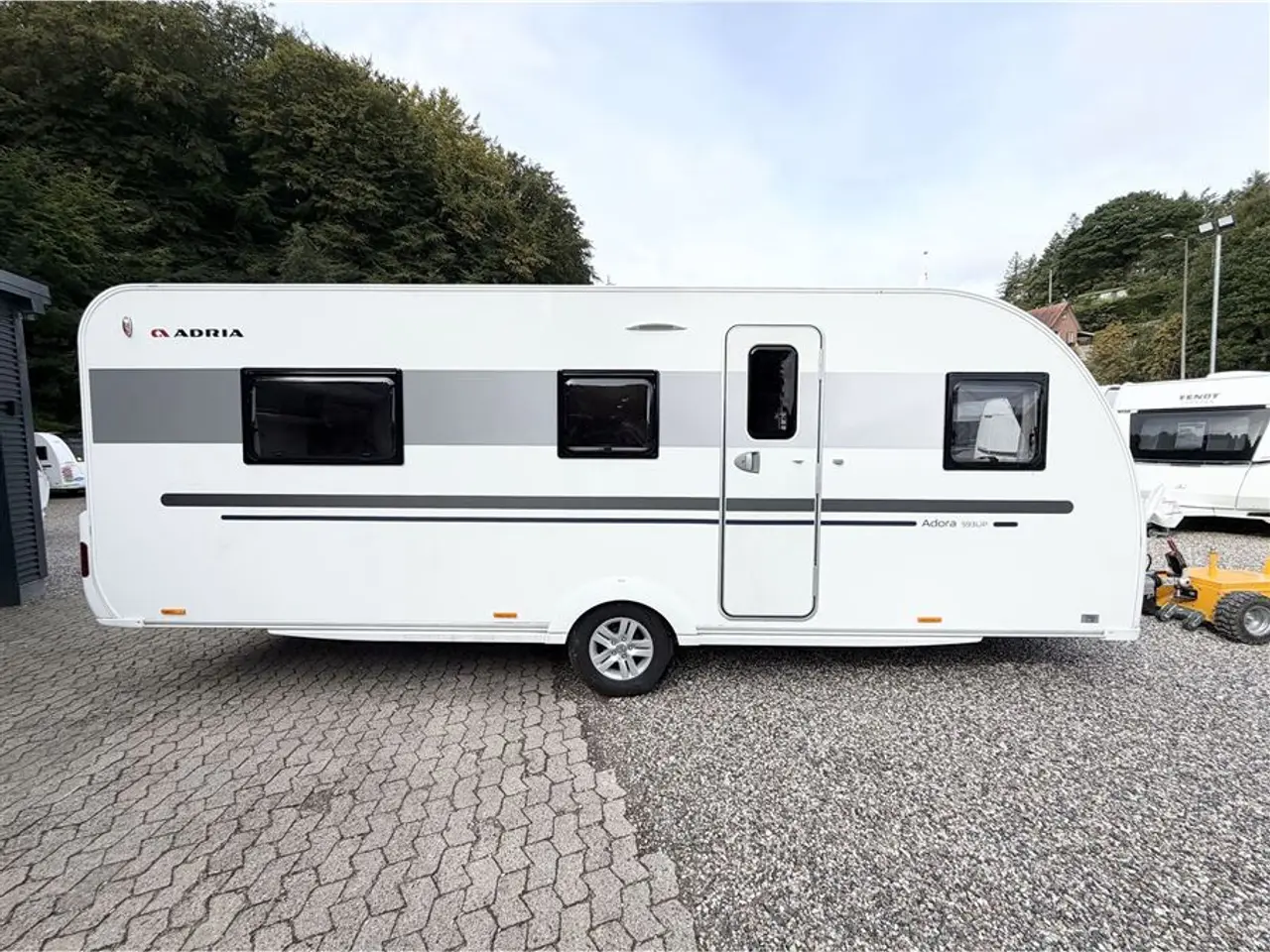 Billede 1 - 2020 - Adria Adora 593 UP Queensbed-Gulvtemperering-Ambientebelysning-Panorama
