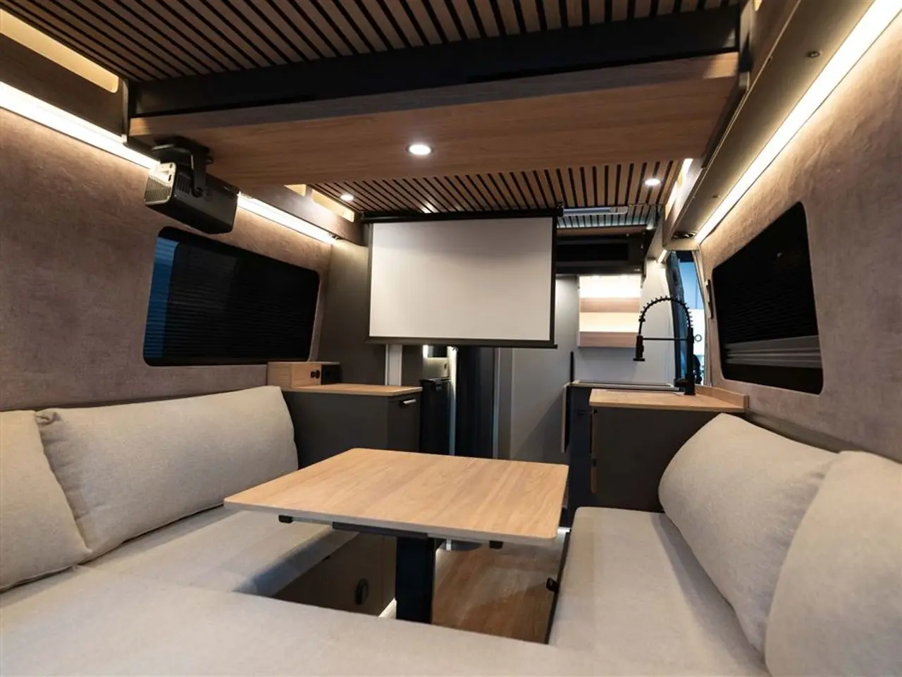 Billede 20 - 2027 - Nomade Nation Space S STEALTH VAN MED LOUNGE I SKANDINAVISK DESIGN