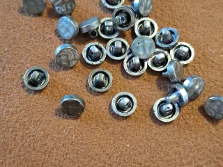 Metal knapper 