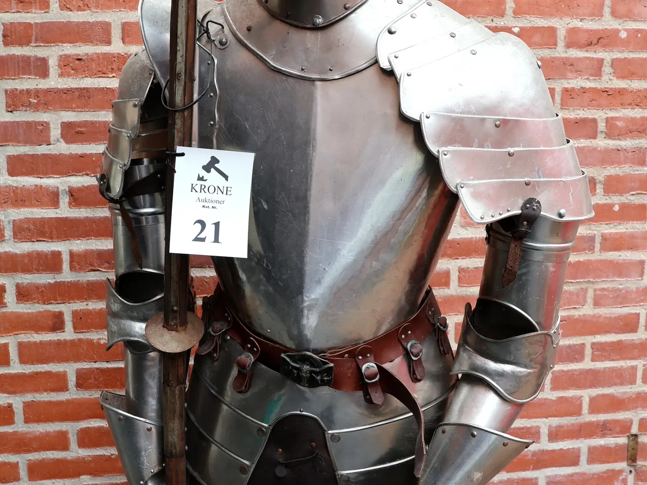 Billede 4 -  Gammel rustning, ca 220cm høj.