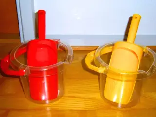 Plastic spand