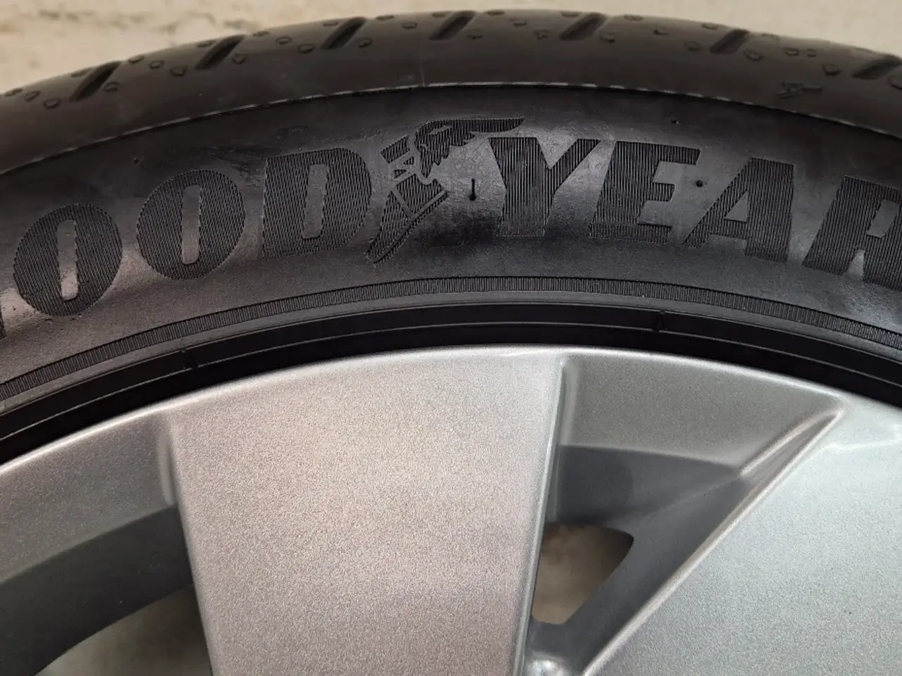 Billede 6 - VW ORIGINAL ALUFÆLGE MED NYE SOMMERDÆK 5x112