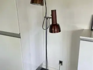 Brun standerlampe