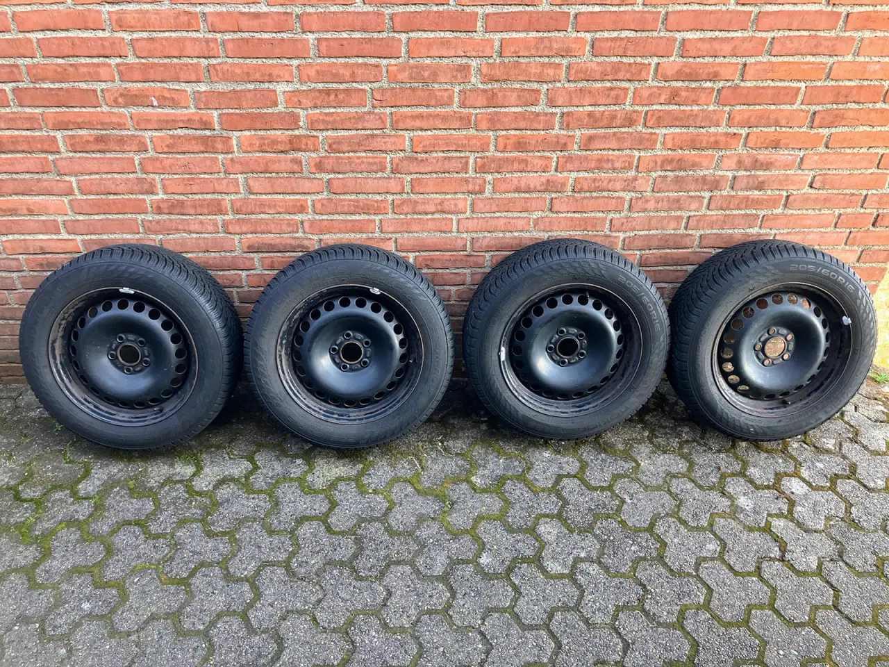 Billede 1 - 205/60 R16 vinterdæk (M+S og snefnugsymbol)