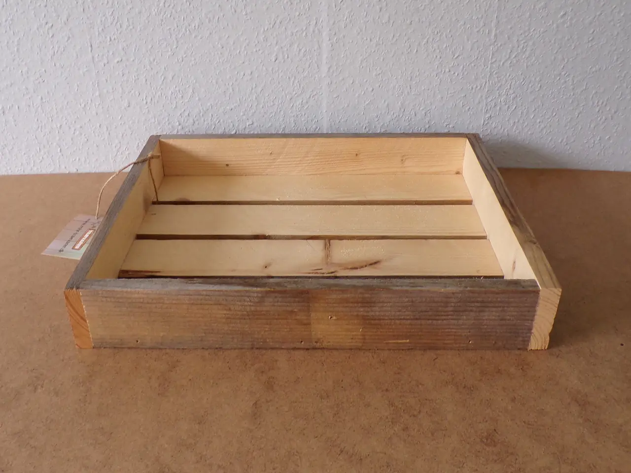 Billede 2 - Bakke i genbrugstræ med patina 45 x 35 cm