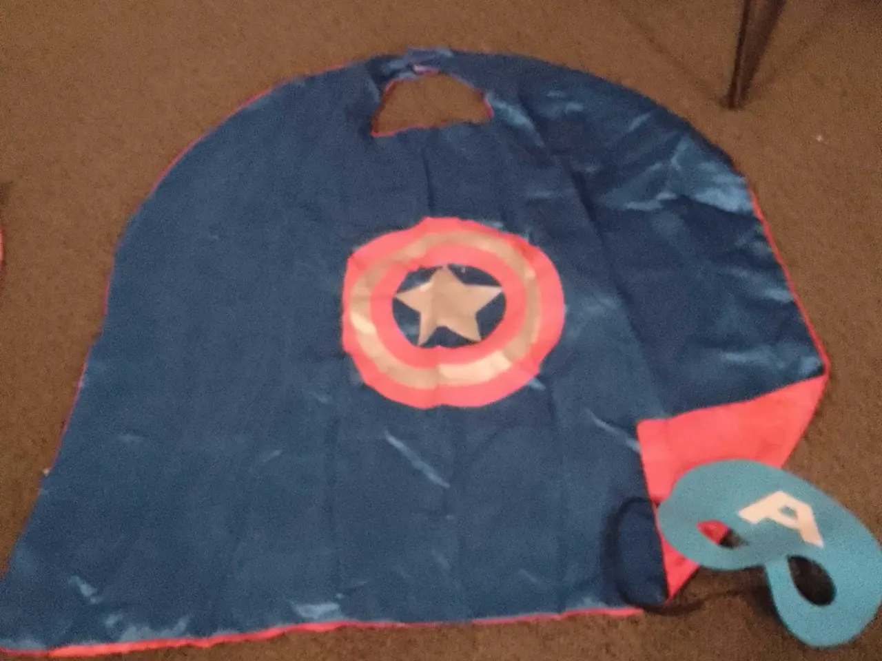Billede 1 - superhero super helt Kappe vendbar  Længde 52 cm