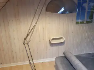 Stor gulvlampe sælges