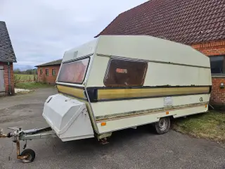 Gammel campingvogn