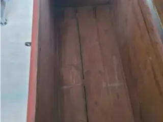 Dragekiste med flotte jerngreb