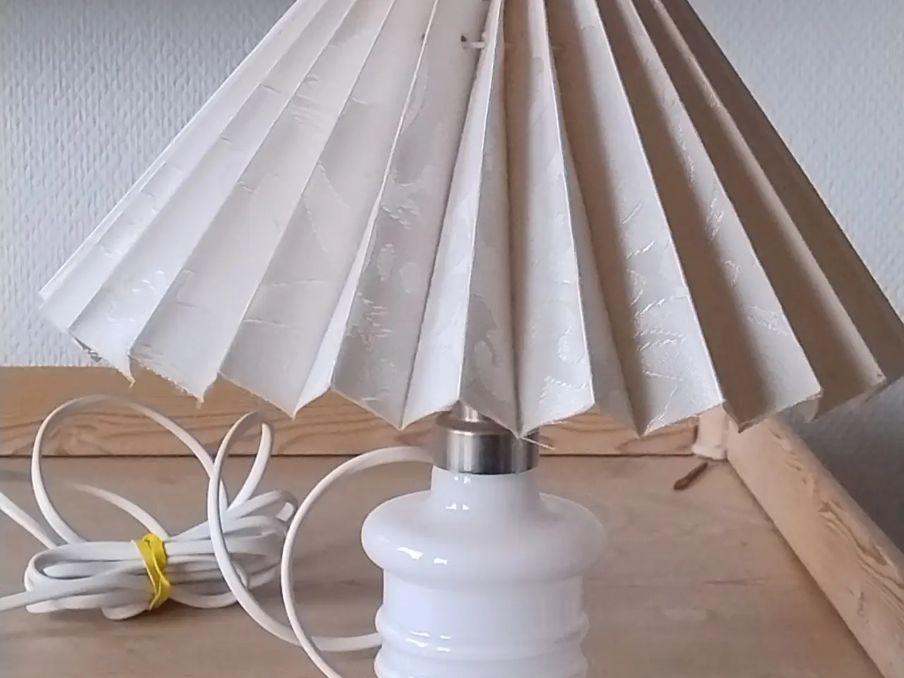 Billede 1 - Hvid Apoteker Holmegård bordlampe