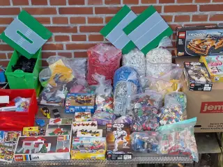 Samling af ældre og nyere Lego