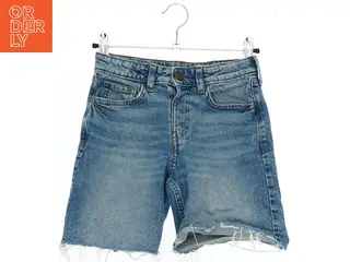 Jeansshorts med frynsede kanter fra H&M (str. 116)