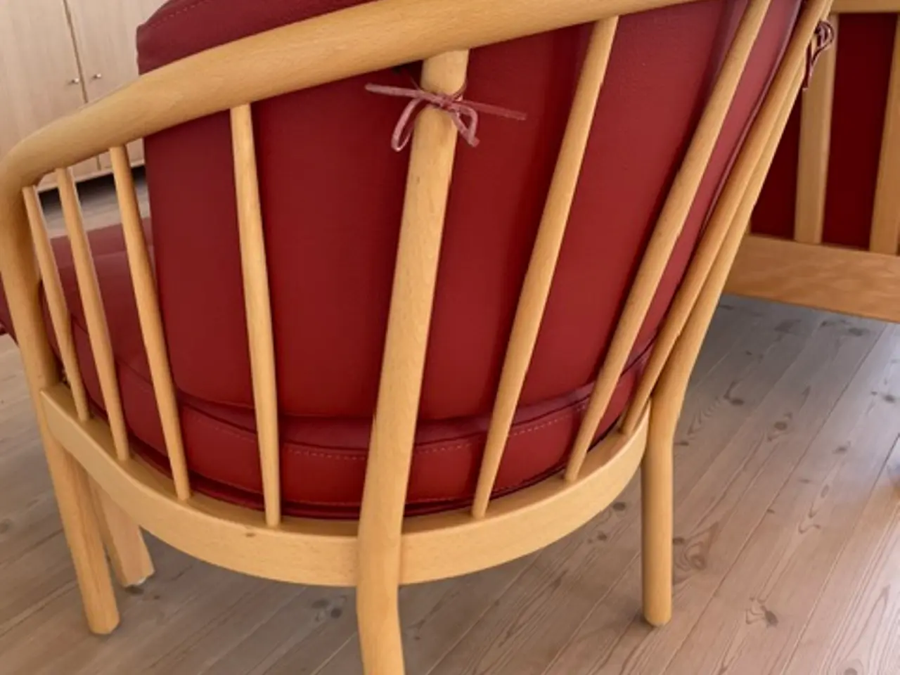 Billede 3 - STOUBY Tremmestol, 2 pers. sofa og fodskammel