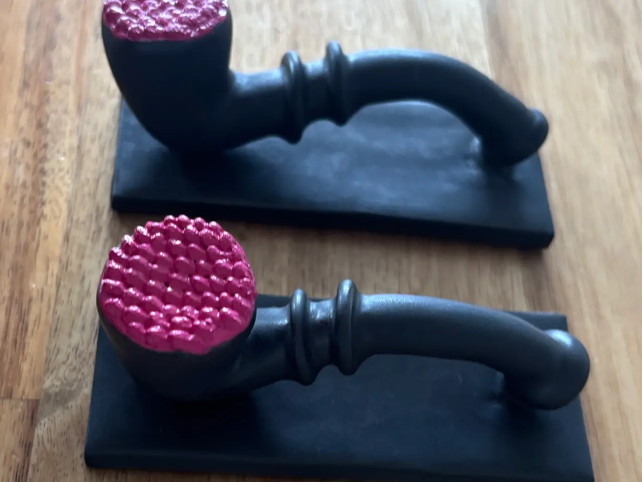 Billede 10 - Lakrids pibe med pink top håndlavet i keramik.