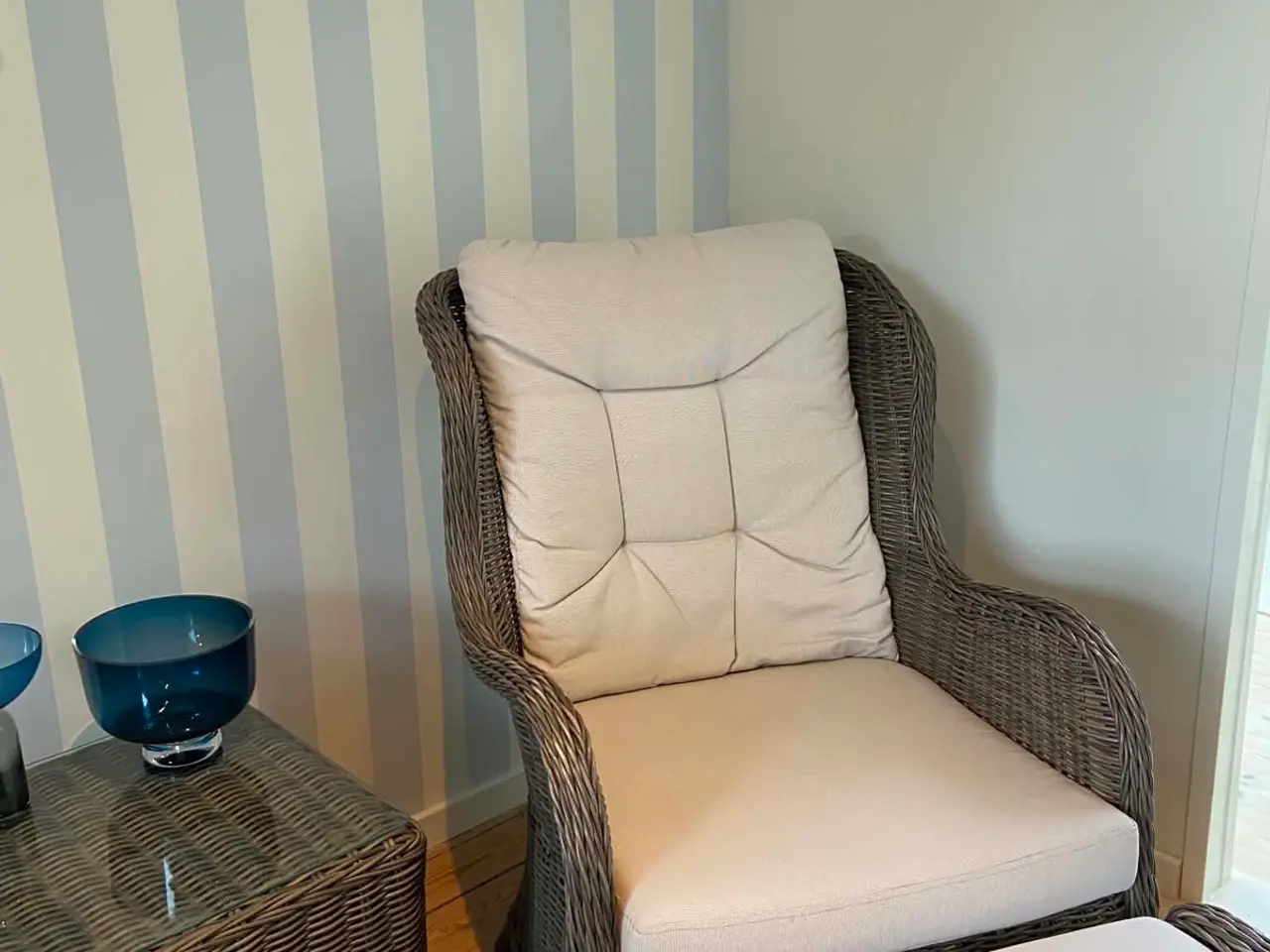 Billede 1 - loungesæt 2stole med skammel samt sidebord