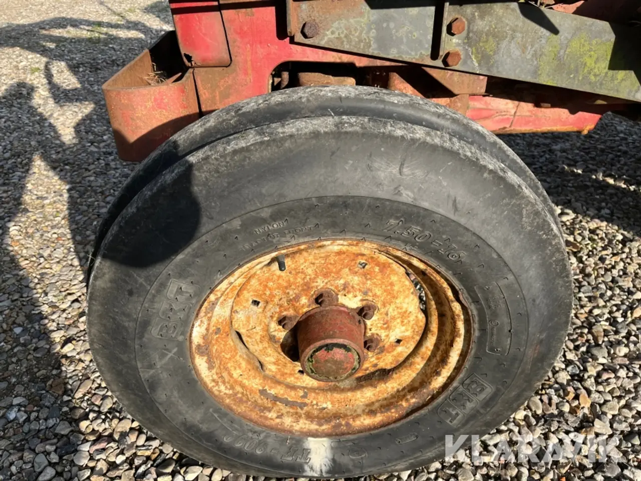 Billede 10 - Traktor International 684 med frontlæsser