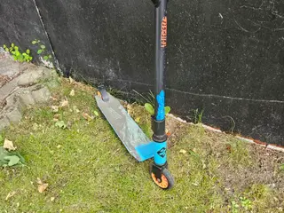Tricks løbehjul med røde grip hændtag