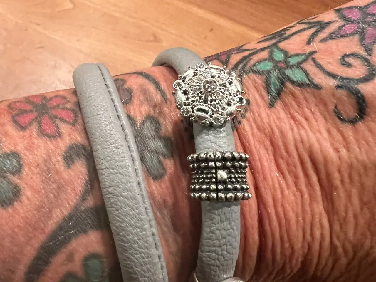 Billede 6 - Smukt pilgrim armbånd med 3 charms