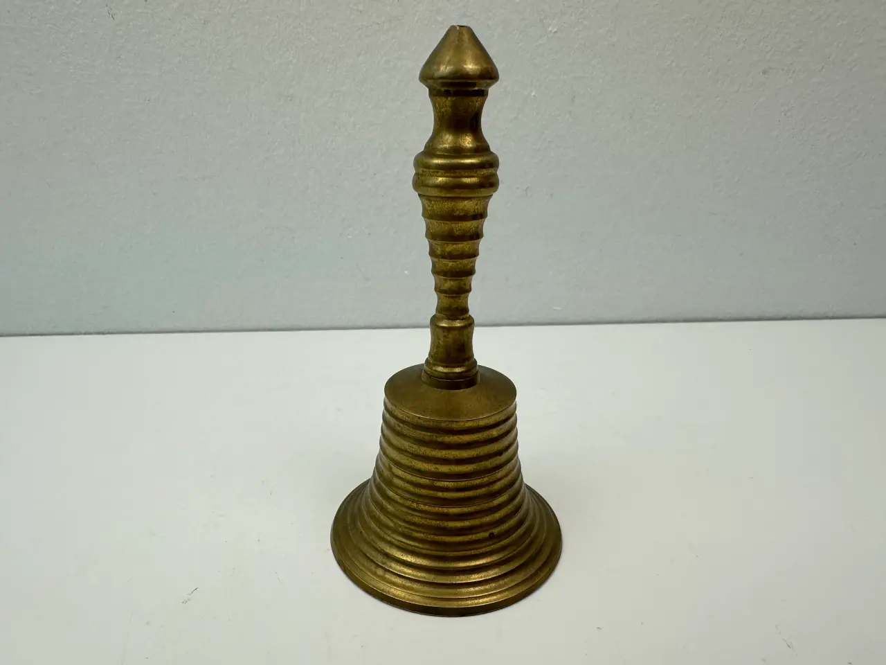 Billede 1 - Vintage messing klokke, riflet