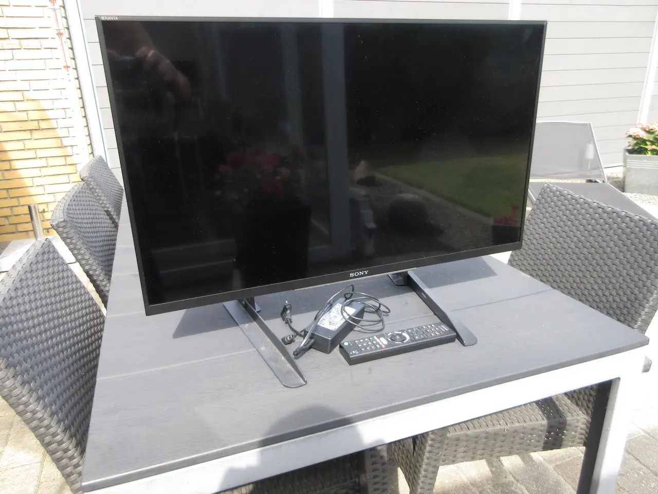 Billede 1 - Sony 32" TV + Deltaco TV holder