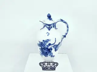 Blå Blomst Svejfet Vinaigrette Kande nr. 10-1540. sortering 1