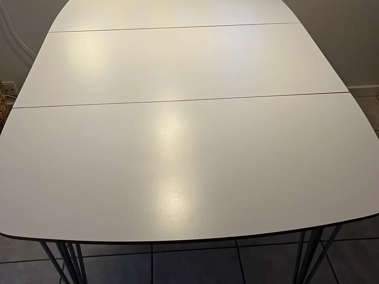 Billede 1 - Spisebord i laminat