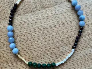 Elegant perle & naturstens halskæde fra Enamel