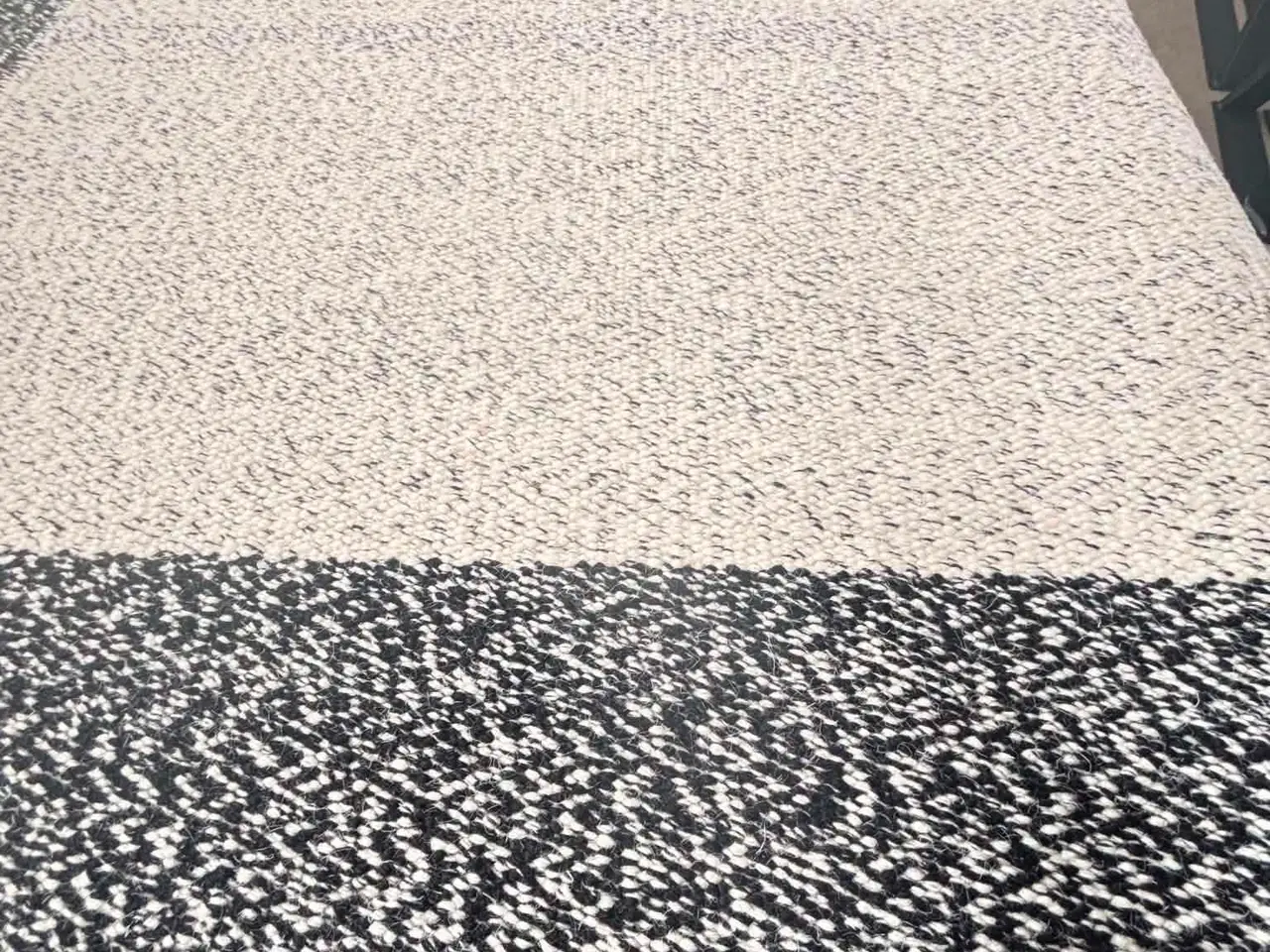 Billede 1 - Indbo Georgia – Håndvævet uldtæppe 160 × 230 cm