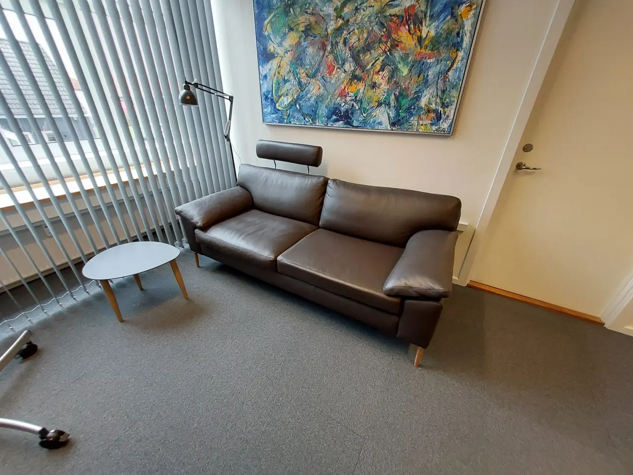 Billede 2 - Brun lædersofa - som ny