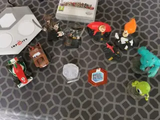Disney infinity inkl 11 figurer.