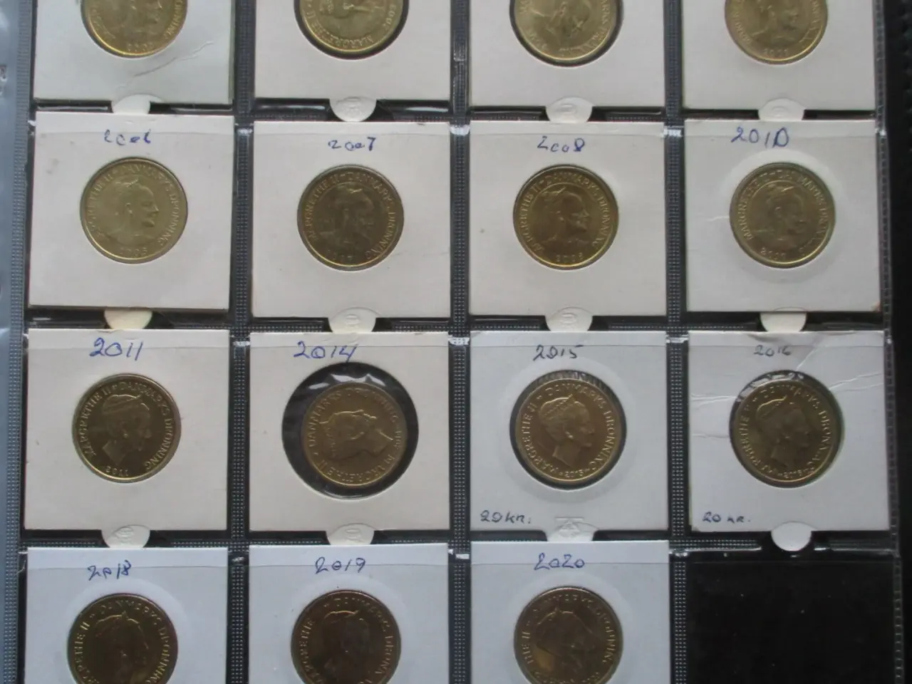 Billede 1 - Gule 20 kr fra 1990-2020 årgang, tema og erindring