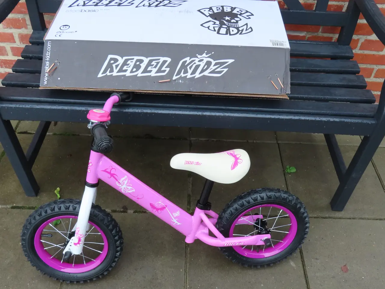 Billede 2 - Helt ny pink løbecykel 1-3 år. Hollandsk kvalitet