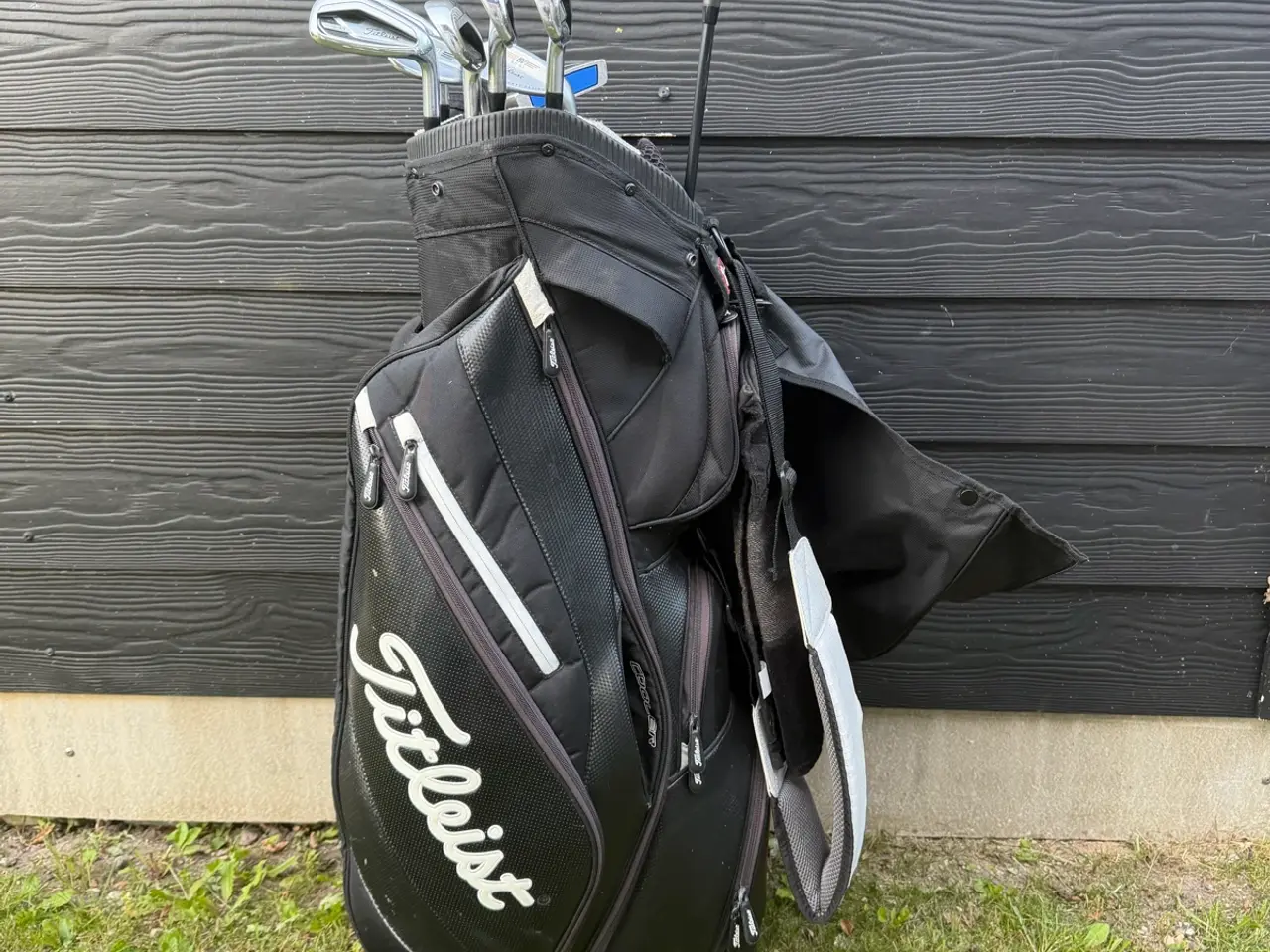 Billede 1 - Titleist golfbag med jernsæt, hybrid og putter