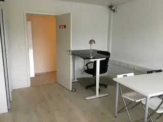 Lokale med plads til kontor og lager udlejes evt. incl. inventar
