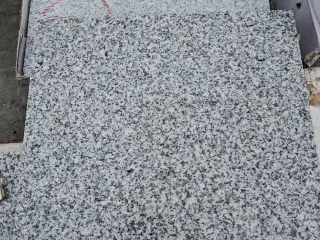 Granitfliser grå 30.5x30.5x1cm.