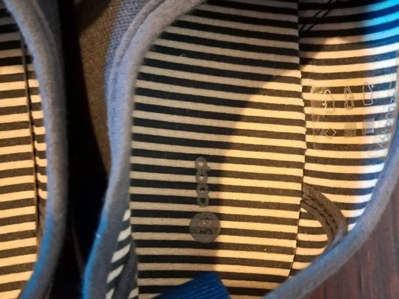Billede 9 - Mørkeblå canvas-sneakers fra Coop – str. 38