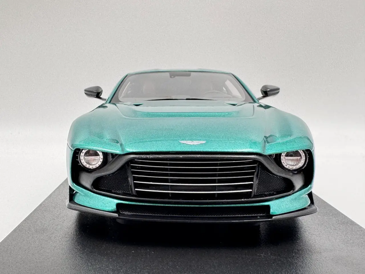 Billede 9 - 2023 Aston Martin Valour Limited Edition - 1:18