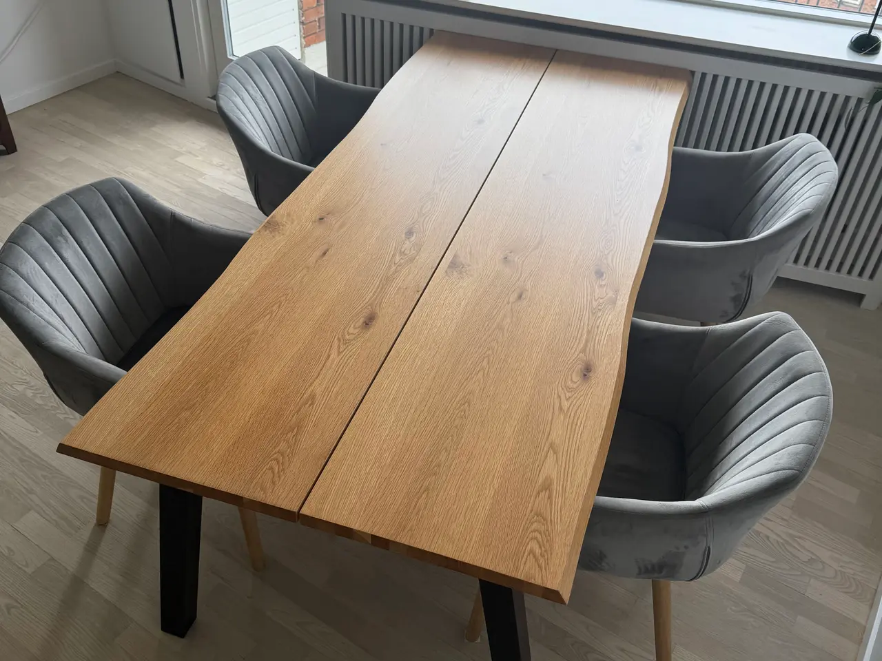 Billede 1 - Spisebord + 4 spisebordsstole