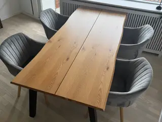 Spisebord + 4 spisebordsstole 