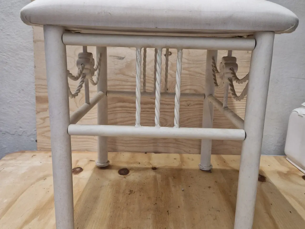 Billede 4 - Romantisk taburet creamhvid metal