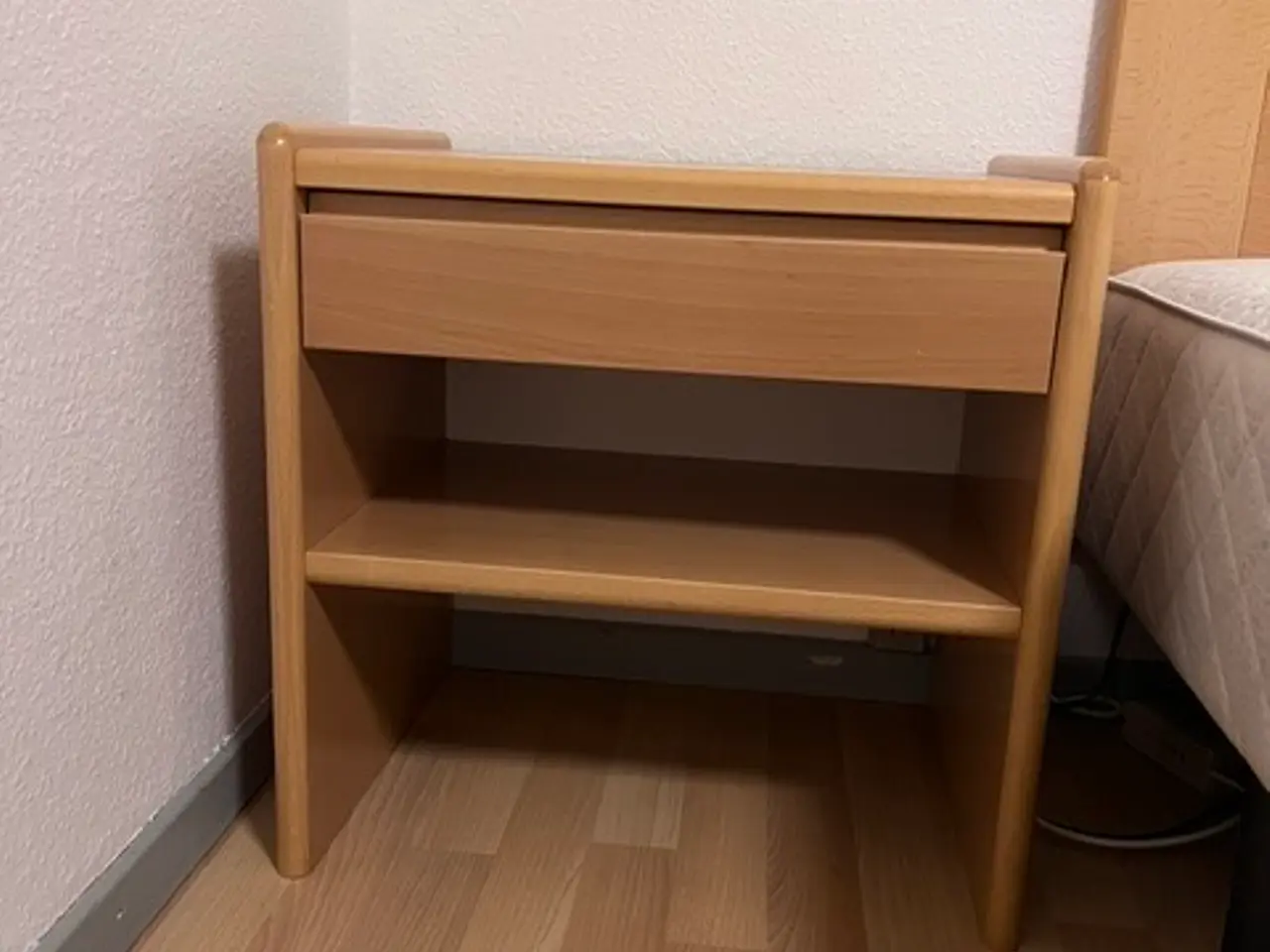 Billede 2 - Dobbeltseng med gavl og sengeborde