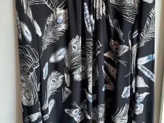 Pæn Skjortebluse Sort bund m Sommerfugle på
