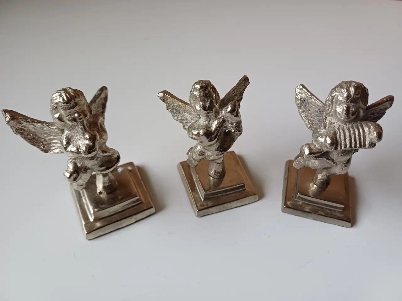Billede 1 - Englefigurer i metal - sæt 3 stk.